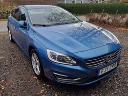 Blå Begagnad 2015 Volvo V60 Kombi | 122 000 kr (Marknadspris)