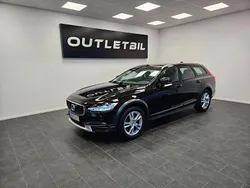 Svart Begagnad 2018 Volvo V90 CC Momentum Kombi | 249 000 kr (Marknadspris)