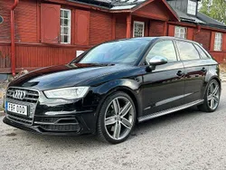 Svart Begagnad 2016 Audi S3 Halvkombi | 229 900 kr