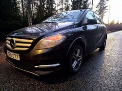 Svart Begagnad 2014 Mercedes 200 Style Halvkombi | 69 900 kr