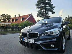 Grå Begagnad 2016 BMW 218 Active Tourer Minibuss | 149 900 kr (Marknadspris)
