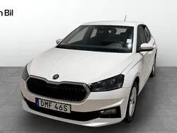 Vit (candy white) Begagnad 2022 Skoda Fabia Style Halvkombi | 193 900 kr (Marknadspris)