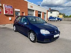 Mörkblå (blå) Begagnad 2008 VW Golf VI Trendline Halvkombi | 28 500 kr (Marknadspris)