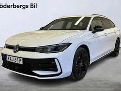 Vit Begagnad 2024 VW Passat R-line Kombi | 498 700 kr