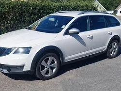 Vit Begagnad 2019 Skoda Octavia Scout Kombi | 175 000 kr (Bra pris)