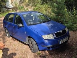 Blå Begagnad 2002 Skoda Fabia Kombi | 12 000 kr (Marknadspris)