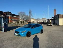 Blå Begagnad 2013 Volvo V40 R-Design Kombi | 78 000 kr