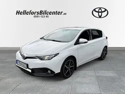 Vit Begagnad 2017 Toyota Auris Halvkombi | 128 500 kr (Marknadspris)