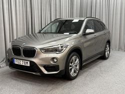 Silver (platinum silver metallic) Begagnad 2019 BMW X1 Sport Line SUV | 239 900 kr (Bra pris)