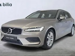 Grå Begagnad 2021 Volvo V60 Pro Kombi | 329 000 kr (Marknadspris)