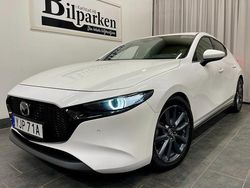 Vit Begagnad 2019 Mazda 3 Cosmo Halvkombi | 189 900 kr (Marknadspris)