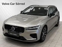 Grå Begagnad 2024 Volvo V60 Plus Kombi | 494 900 kr (Marknadspris)