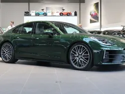 Grön Begagnad 2024 Porsche Panamera 4 Sedan | 1 529 000 kr (Dyr)