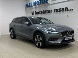 Grå Begagnad 2021 Volvo V60 CC Kombi | 309 500 kr (Marknadspris)