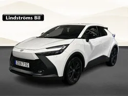 Vit Begagnad 2024 Toyota C-HR Style SUV | 379 900 kr (Marknadspris)