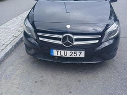 Svart Begagnad 2014 Mercedes A180 Urban Halvkombi | 112 999 kr (Bra pris)