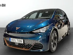 Mörkblå (aurora blue metallic) Begagnad 2024 Cupra Born e-Boost Halvkombi | 374 900 kr (Lite dyr)