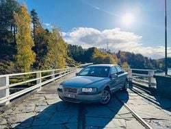 Ljusgrå (grå) Begagnad 2000 Volvo S80 Sedan | 19 900 kr (Marknadspris)