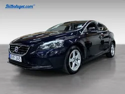 Blå Begagnad 2016 Volvo V40 Momentum Kombi | 149 000 kr (Marknadspris)