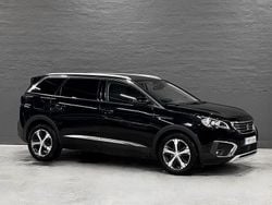 Svart (svart metallic) Begagnad 2017 Peugeot 5008 Allure SUV | 169 900 kr (Marknadspris)