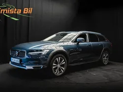 Mörkblå Begagnad 2022 Volvo V90 CC Kombi | 419 400 kr (Marknadspris)