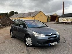 Silver Begagnad 2005 Citroën C4 Halvkombi | 23 900 kr (Marknadspris)