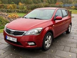 Röd Begagnad 2010 Kia Ceed 4 Halvkombi | 39 900 kr (Superpris)