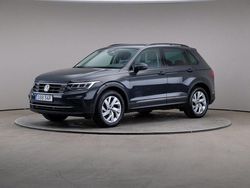 Grå Begagnad 2022 VW Tiguan Pro SUV | 249 000 kr (Marknadspris)