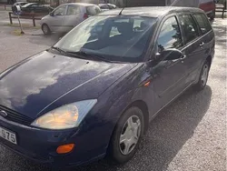 Blå Begagnad 2001 Ford Focus Kombi | 25 000 kr (Marknadspris)