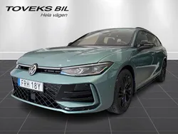 Ljusgrön (grön) Begagnad 2025 VW Passat R-line Kombi | 509 900 kr
