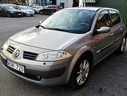 Ljusgrå Begagnad 2005 Renault Mégane II Halvkombi | 24 900 kr (Lite dyr)