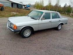 Begagnad 1985 Mercedes 200 Sedan | 60 000 kr