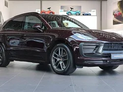 Röd Begagnad 2023 Porsche Macan SUV | 729 000 kr
