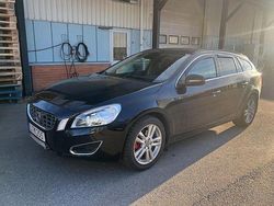 Svart Begagnad 2011 Volvo V60 Momentum Kombi | 59 900 kr (Marknadspris)