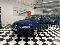 Mörkblå Begagnad 2000 VW Passat Comfortline Sedan | 19 900 kr