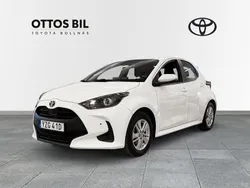 Vit Begagnad 2022 Toyota Yaris Hybrid Comfort Halvkombi | 224 000 kr (Marknadspris)