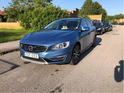 Blå Begagnad 2015 Volvo V60 Momentum Kombi | 104 995 kr (Marknadspris)