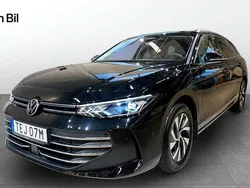 Svart Begagnad 2024 VW Passat Business Kombi | 349 900 kr (Marknadspris)