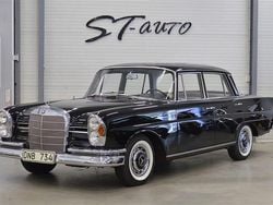 Svart Begagnad 1963 Mercedes 220 Sedan | 299 900 kr