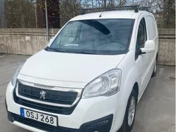 Vit Begagnad 2016 Peugeot Partner Minibuss | 75 000 kr (Marknadspris)