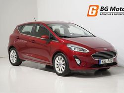 Röd Begagnad 2017 Ford Fiesta Titanium Halvkombi | 89 900 kr (Marknadspris)