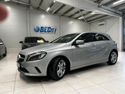 Silver Begagnad 2017 Mercedes A180 Halvkombi | 174 899 kr (Marknadspris)
