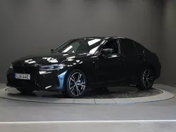 Svart (black saphire metallic) Begagnad 2023 BMW 330e Comfort Edition Sedan | 539 000 kr