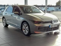 Silver (oyster silver metallic) Ny 2025 VW Golf VIII Life Halvkombi | 284 900 kr (Dyr)