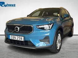 Blå (fjord blue metallic) Begagnad 2024 Volvo XC40 Core SUV | 399 900 kr (Marknadspris)