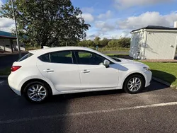Vit Begagnad 2016 Mazda 3 Inclusive Halvkombi | 127 500 kr (Bra pris)