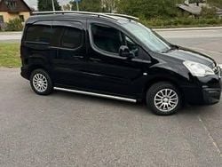 Svart Begagnad 2017 Peugeot Partner Van | 94 500 kr (Marknadspris)