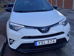 Vit Begagnad 2018 Toyota RAV4 Hybrid Edition SUV | 233 000 kr (Marknadspris)