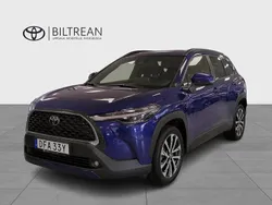 Mörkblå Begagnad 2024 Toyota Corolla Cross Style SUV | 399 000 kr (Marknadspris)