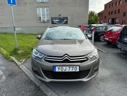 Grå Begagnad 2017 Citroën C4 Halvkombi | 109 000 kr (Marknadspris)